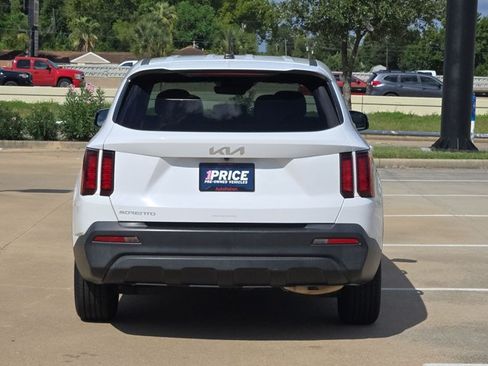 Used 2023 Kia Sorento LX FWD image 6