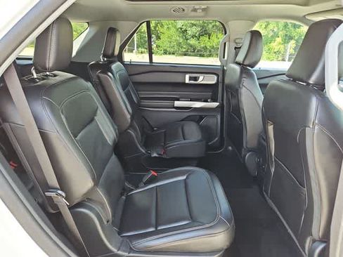 Used 2023 Ford Explorer XLT w/ Equipment Group 202A AWD/4WD image 19