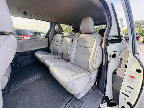 Used 2015 Toyota Sienna XLE w/ XLE Navigation Package FWD image 10