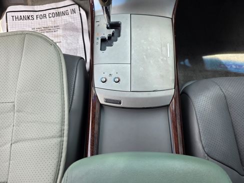Used 2010 Toyota Avalon Limited FWD image 19
