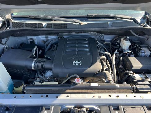 Used 2018 Toyota Tundra Limited w/ Limited Premium Package image 10