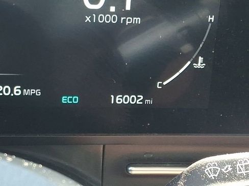 Used 2024 Kia Carnival FWD image 21