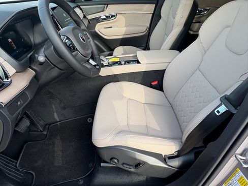 New 2026 Volvo XC90 B6 Plus w/ Protection Package Premier image 17