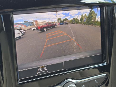 Used 2023 Chevrolet Traverse LS FWD image 3