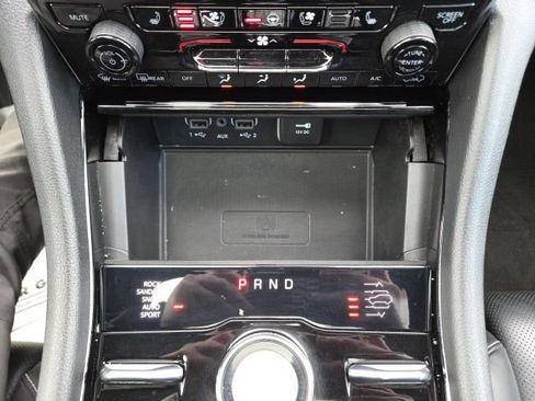 Used 2023 Jeep Grand Cherokee Overland w/ Luxury Tech Group IV image 13