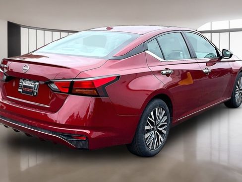 Used 2025 Nissan Altima 2.5 SV FWD image 6