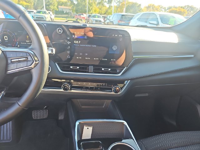Used 2025 Chevrolet Equinox LT FWD image 17