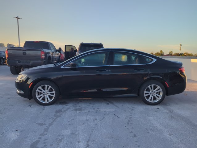 Used 2015 Chrysler 200 Limited w/ Convenience Group FWD image 5