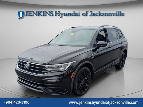 Used 2022 Volkswagen Tiguan SE R-Line image 1