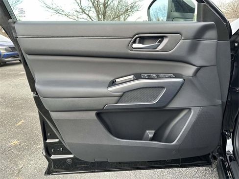 New 2025 Nissan Pathfinder SL image 14