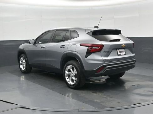 Used 2025 Chevrolet Trax LS w/ LS Convenience Package FWD image 6