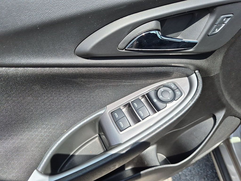 Used 2025 Chevrolet Malibu LT FWD image 13