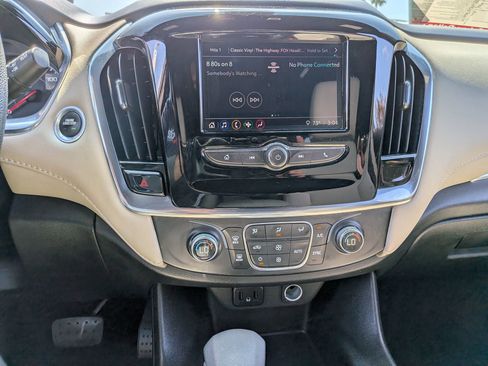 Used 2022 Chevrolet Traverse LS FWD image 19