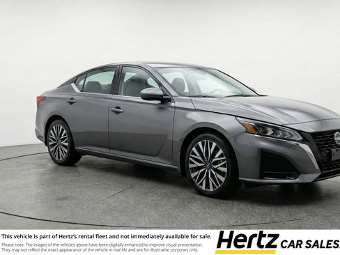 Used 2025 Nissan Altima 2.5 SV image 1