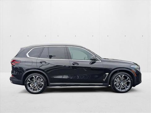 Used 2026 BMW X5 xDrive50e image 4