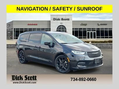 Used 2025 Chrysler Pacifica Limited