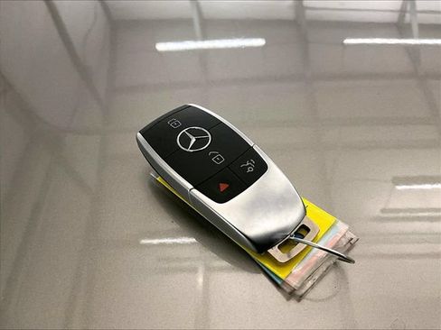 Used 2022 Mercedes-Benz GLC 300 4MATIC image 9