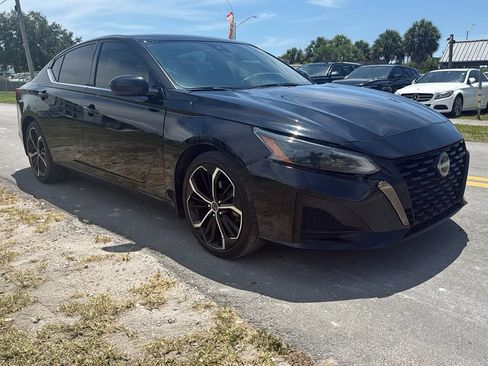 Used 2023 Nissan Altima 2.5 SR FWD image 4