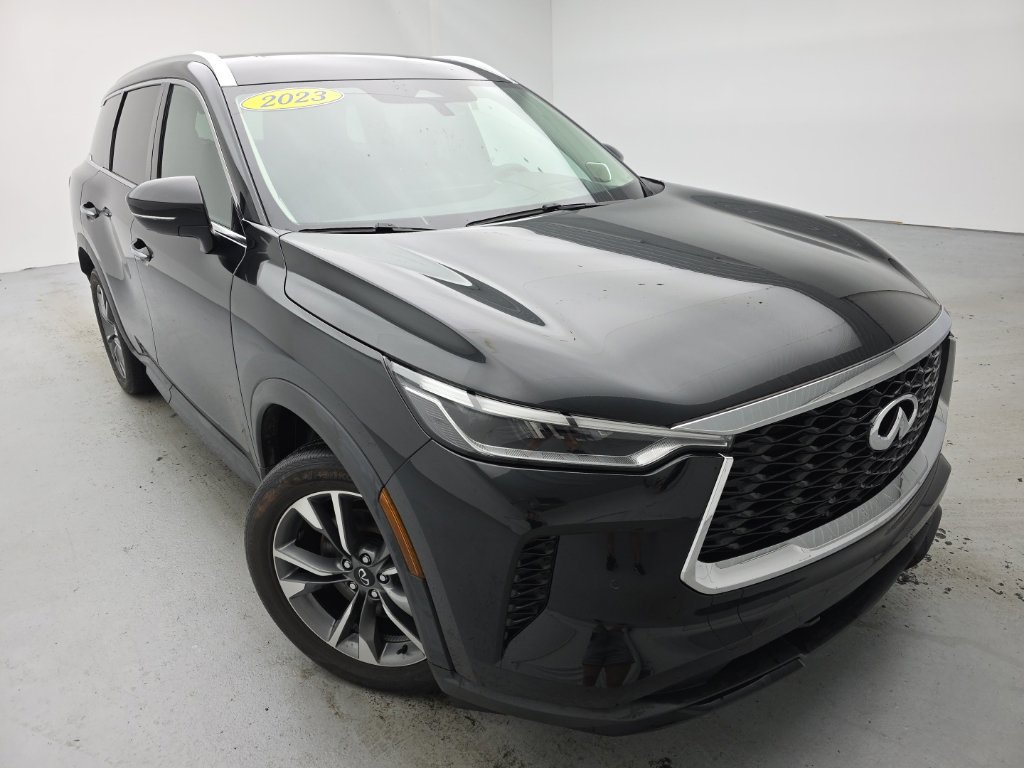 Used 2023 INFINITI QX60 Luxe w/ Vision Package AWD/4WD image 3