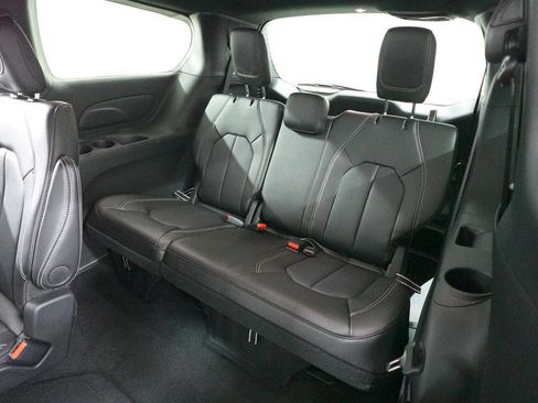 New 2026 Chrysler Pacifica Select image 25