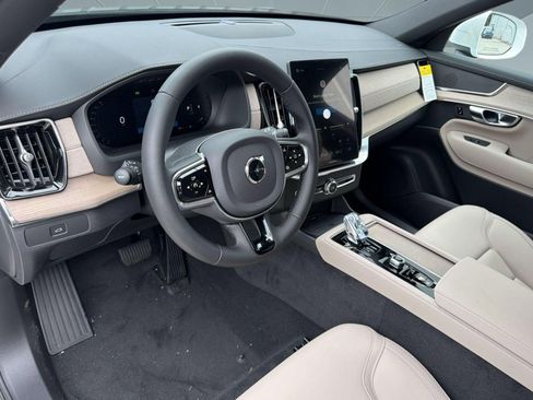 New 2026 Volvo XC90 B5 Core AWD/4WD image 4