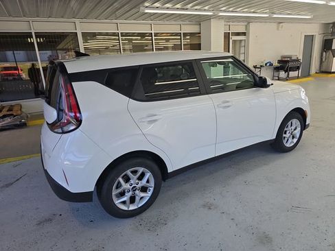 Used 2025 Kia Soul LX image 6