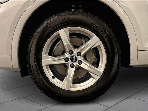 Used 2023 Audi Q5 2.0T Premium w/ Convenience Package image 11