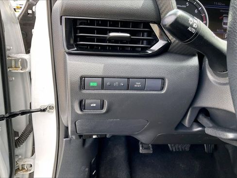 Used 2024 Nissan Sentra SV FWD image 26