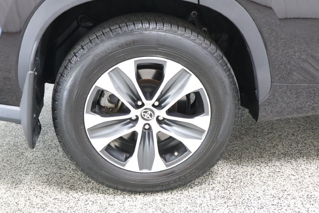 Used 2021 Toyota Highlander XLE AWD/4WD image 33