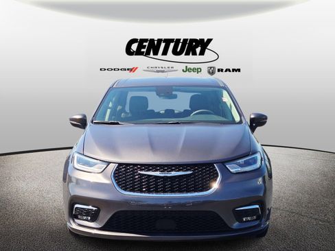 Used 2023 Chrysler Pacifica Touring-L FWD image 9