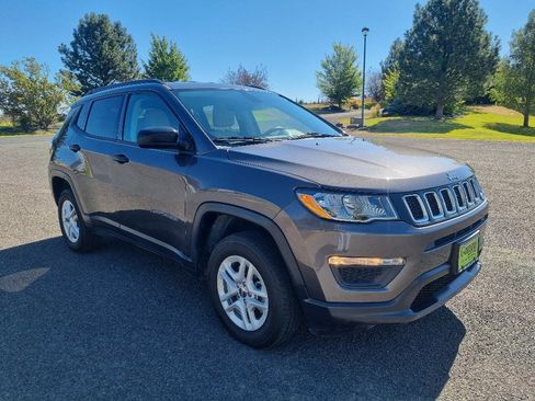 Used 2018 Jeep Compass Sport AWD/4WD image 3