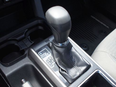 Used 2019 Toyota Tacoma SR5 AWD/4WD image 10