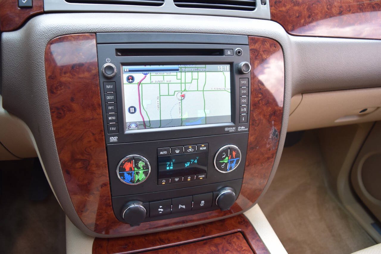 Used 2014 Chevrolet Suburban LTZ RWD image 33