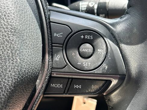 Used 2022 Toyota Camry SE FWD image 19
