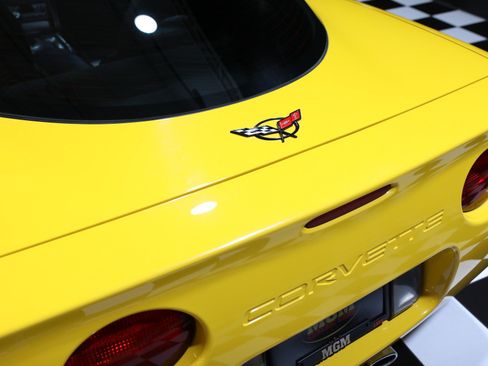 Used 2000 Chevrolet Corvette Coupe w/ Memory Pkg RWD image 29
