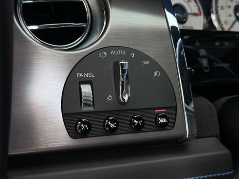 Used 2016 Rolls-Royce Wraith RWD image 19