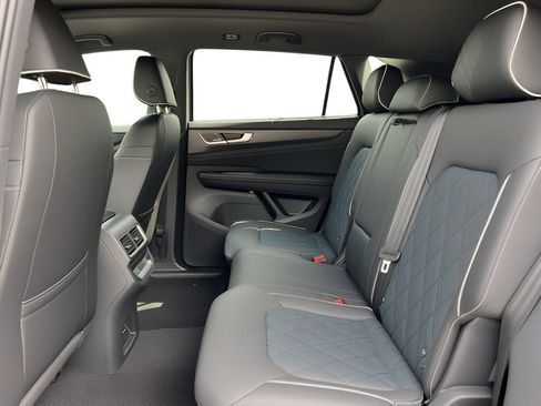 Used 2026 Volkswagen Atlas Cross Sport SEL Premium R-Line w/ MDO Package AWD/4WD image 7