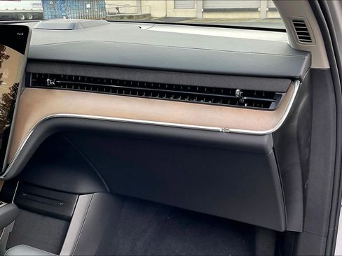 New 2025 Volvo EX90 Plus w/ Protection Package Premier image 29