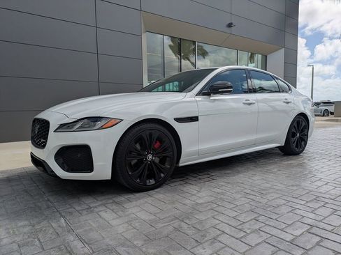 Used 2024 Jaguar XF R-Dynamic SE AWD/4WD image 9