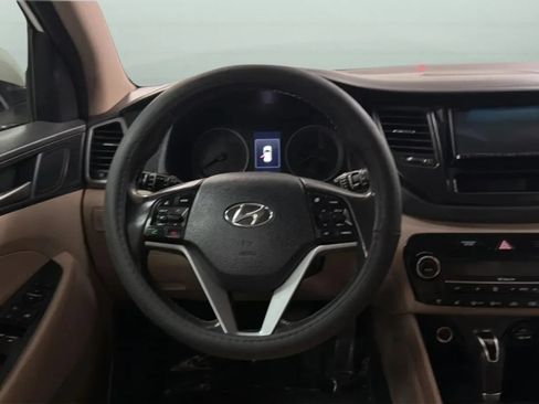 Used 2016 Hyundai Tucson Limited w/ Option Group 03 FWD image 16