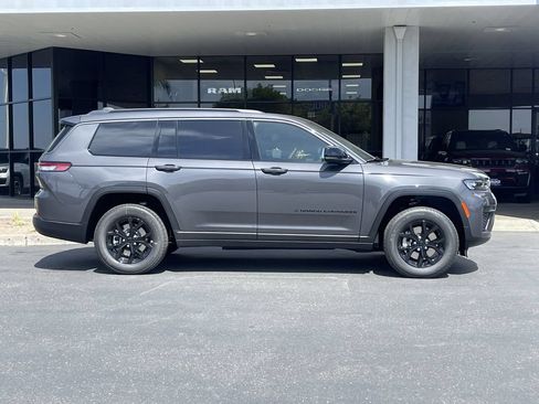 New 2026 Jeep Grand Cherokee L 4WD image 3