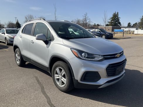 Used 2022 Chevrolet Trax LT w/ Driver Confidence Package image 2
