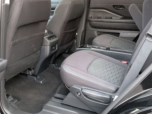 Used 2024 Nissan Pathfinder SV w/ SV Premium Package image 17