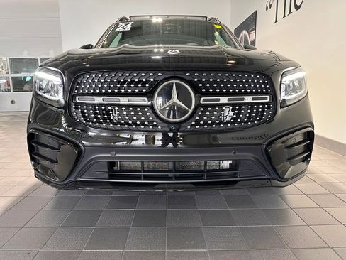 Used 2024 Mercedes-Benz GLB 250 4MATIC image 2