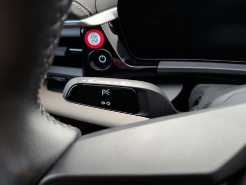 Used 2024 Porsche Macan 4 Electric image 27