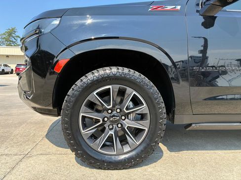 Used 2021 Chevrolet Suburban Z71 w/ Z71 Signature Package AWD/4WD image 7