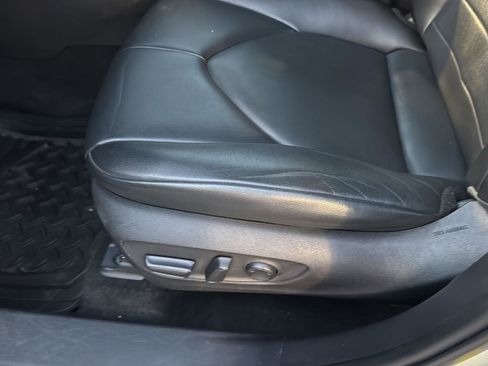 Used 2021 Toyota Highlander XLE image 28