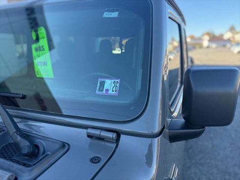 Certified 2022 Jeep Gladiator Sport image 4