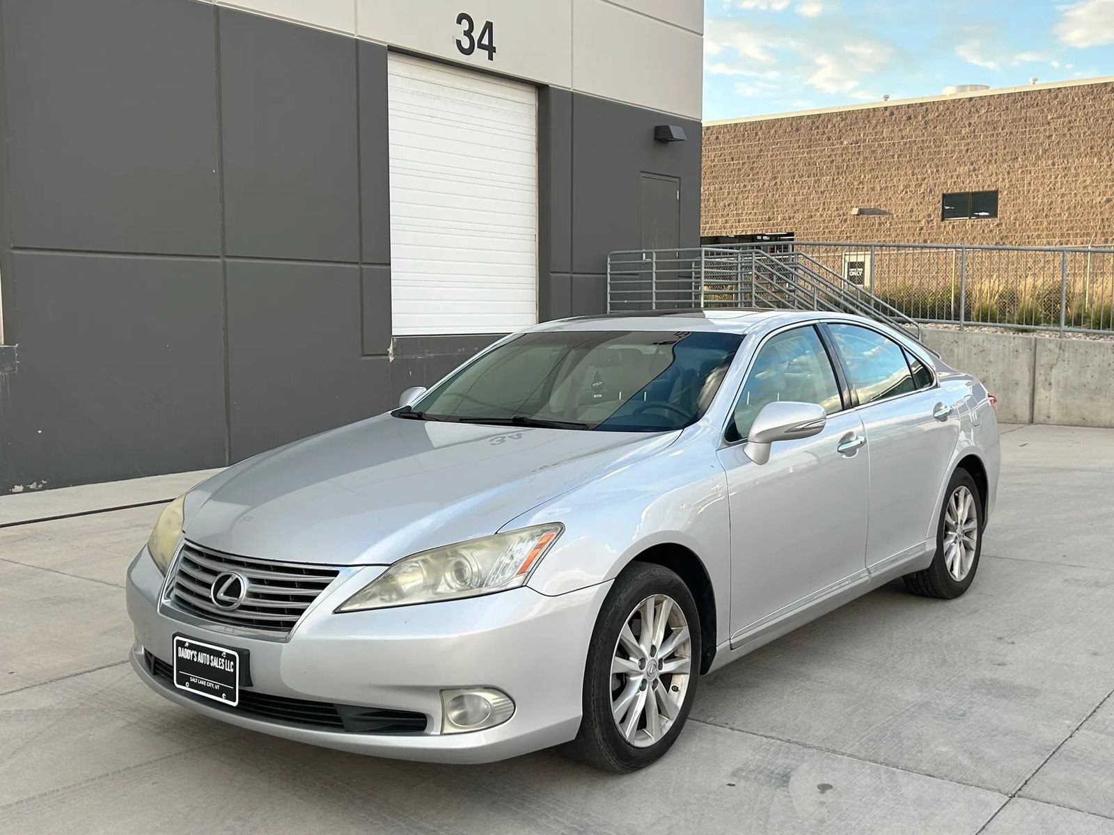 Used 2010 Lexus ES 350 w/ Preferred Accessory Package FWD image 1