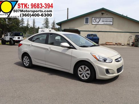 Used 2016 Hyundai Accent SE FWD image 2